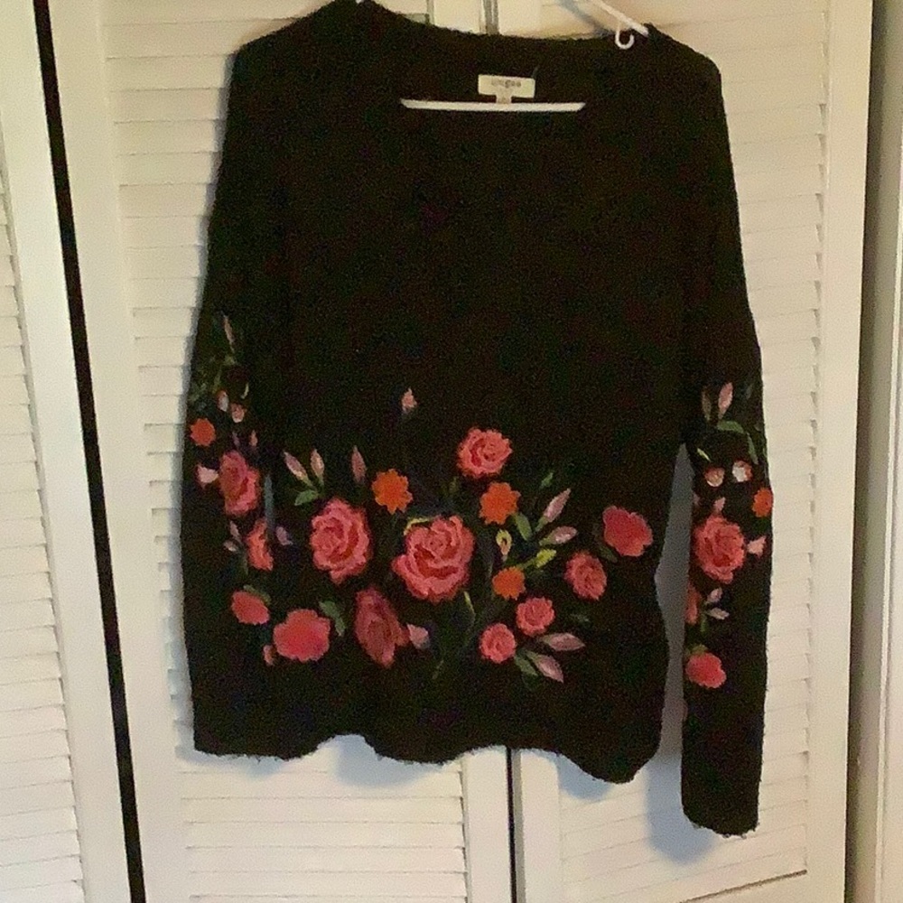 🌻Embroidered Vintage Sweater🌻